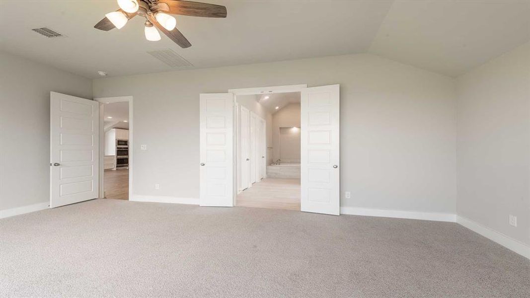 Spacious, unfurnished interior of a new home in Talon Hills 60'/70', Fort Worth (Image 20). Spacious, unfurnished interior of a new home in Talon Hills 60'/70', Fort Worth (Image 20).