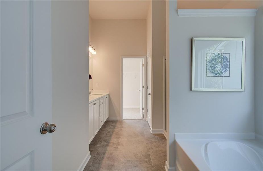 Spacious, unfurnished interior of a new home in Cascade Ridge at Niskey Lake, Atlanta (Image 17).