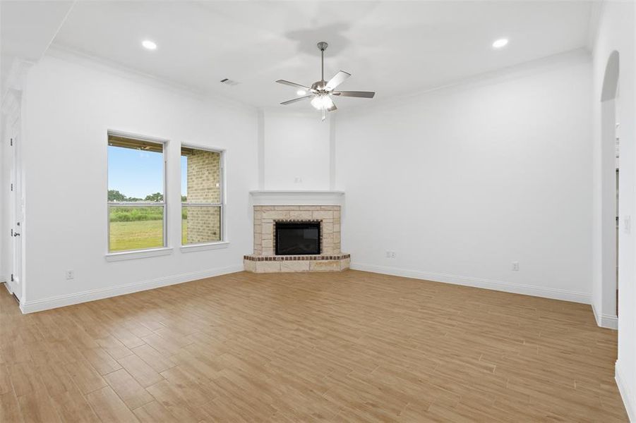 Spacious, unfurnished interior of a new home in , Tolar (Image 30).