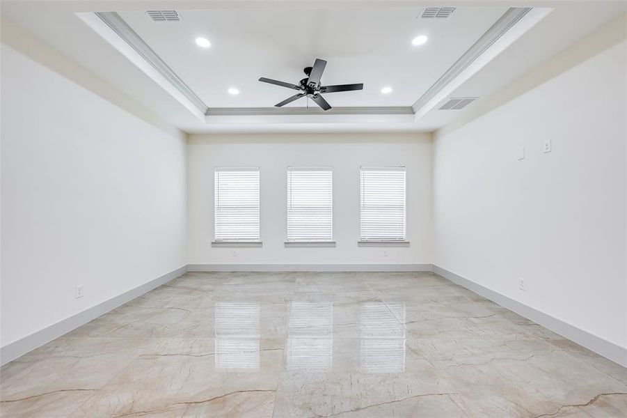 Spacious, unfurnished interior of a new home in , Grand Prairie (Image 15).