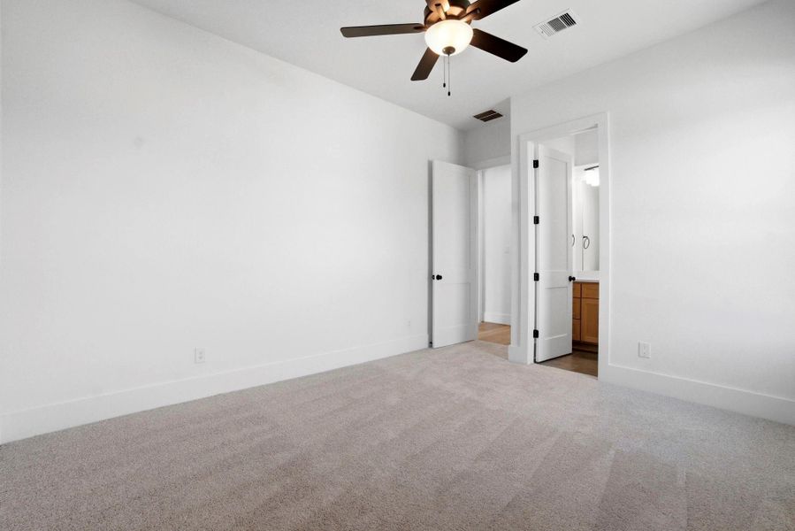 Spacious, unfurnished interior of a new home in Chapel Bend, Montgomery (Image 15).