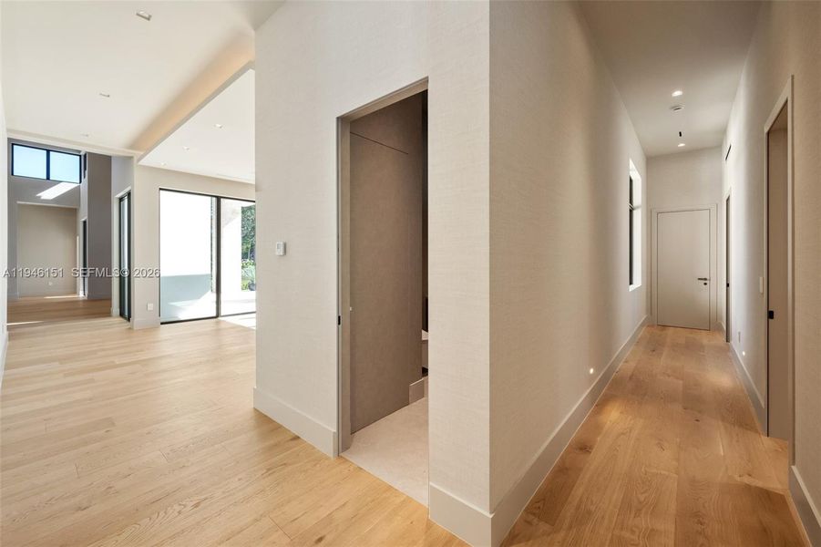 Spacious, unfurnished interior of a new home in , Pinecrest (Image 64).