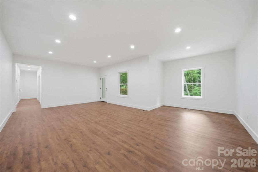 Spacious, unfurnished interior of a new home in , Lenoir (Image 33).