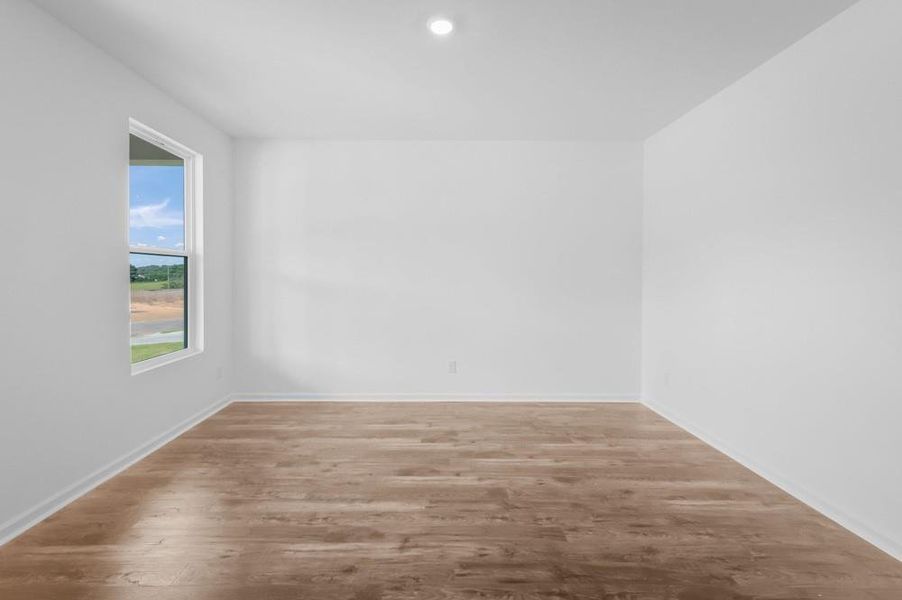 Spacious, unfurnished interior of a new home in Falls Creek, Flowery Branch (Image 15).