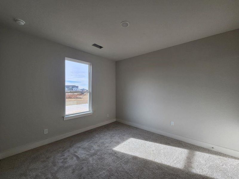 Spacious, unfurnished interior of a new home in Rocky Top, Krum (Image 5).