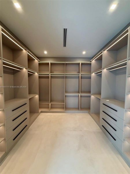 Spacious, unfurnished interior of a new home in , Surfside (Image 16).