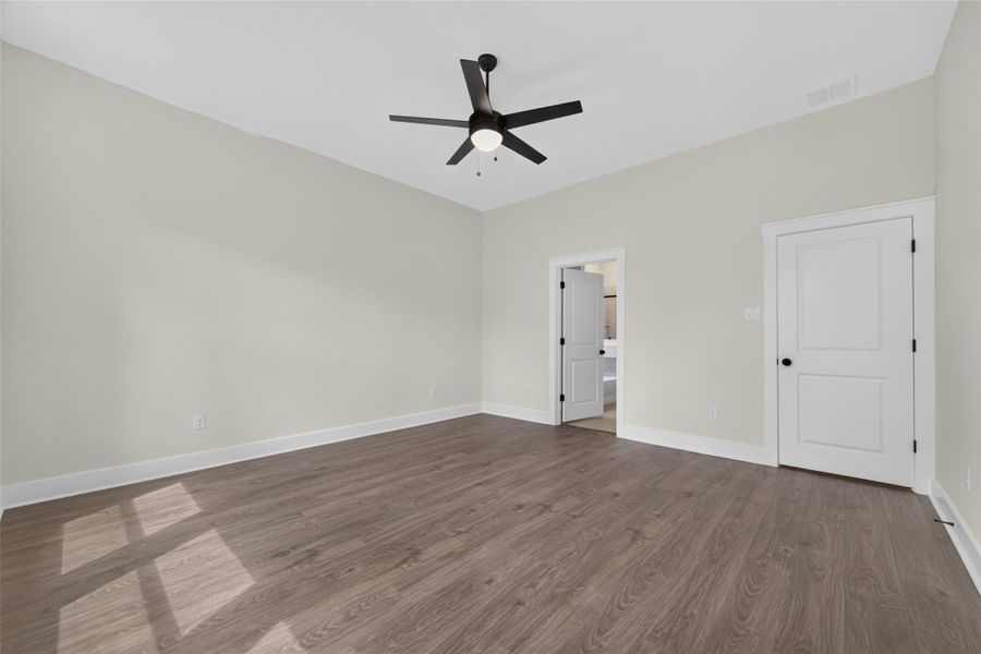 Spacious, unfurnished interior of a new home in Two Step Farm, Montgomery (Image 26).