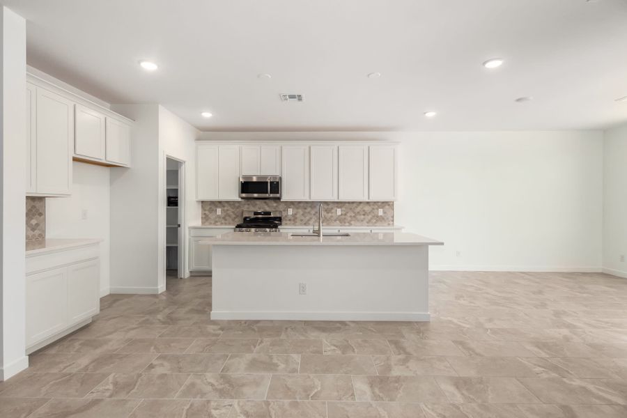 Lot 32 | Kitchen | Falcon | El Cidro | Goodyear, AZ | Landsea Homes