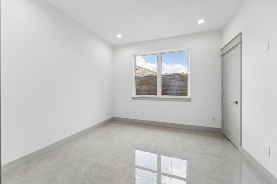Spacious, unfurnished interior of a new home in , Houston (Image 21).
