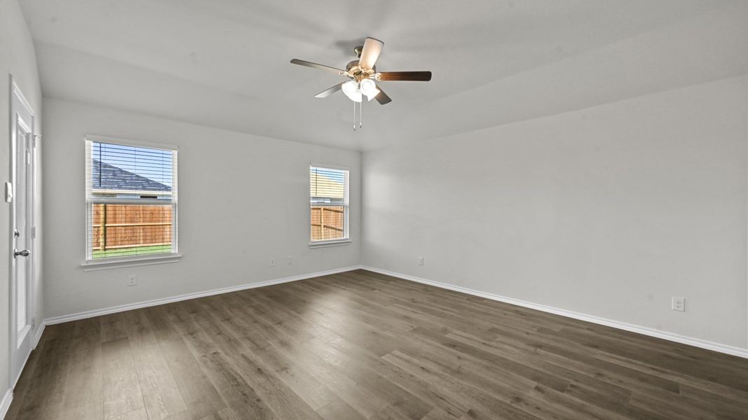 Spacious, unfurnished interior of a new home in Valor Farms, Royse City (Image 26).