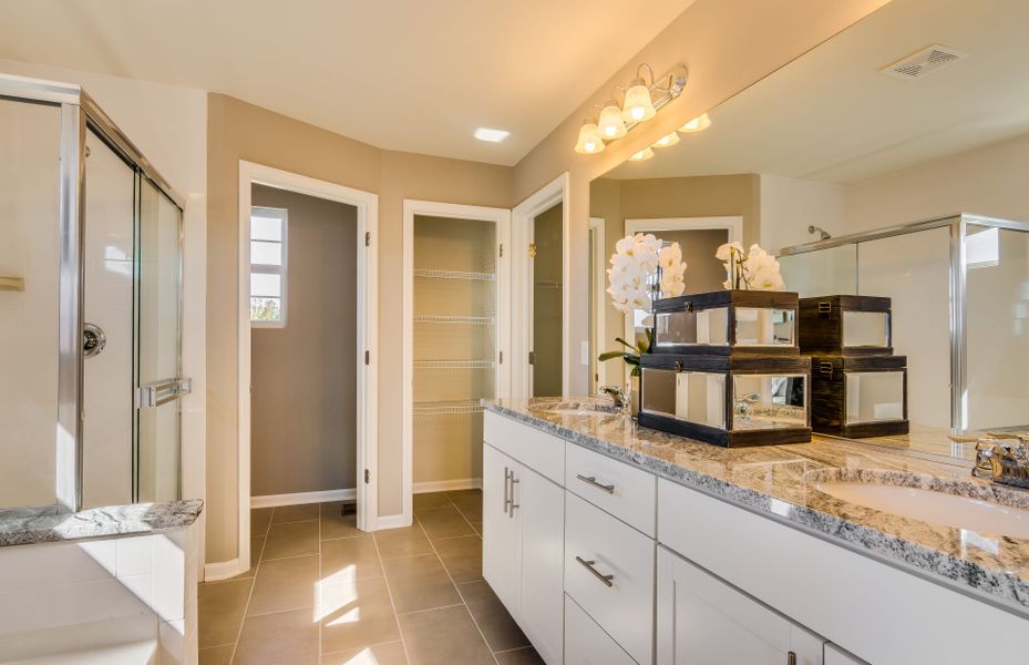 Owner's Bathroom Owner's Bathroom