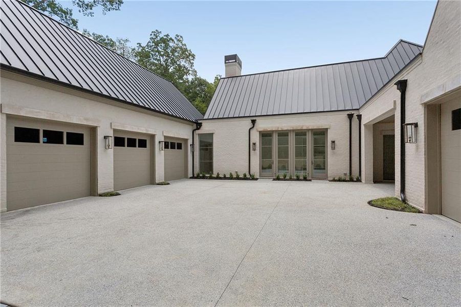 Exterior details and patio area of a home in , Atlanta (Image 19).