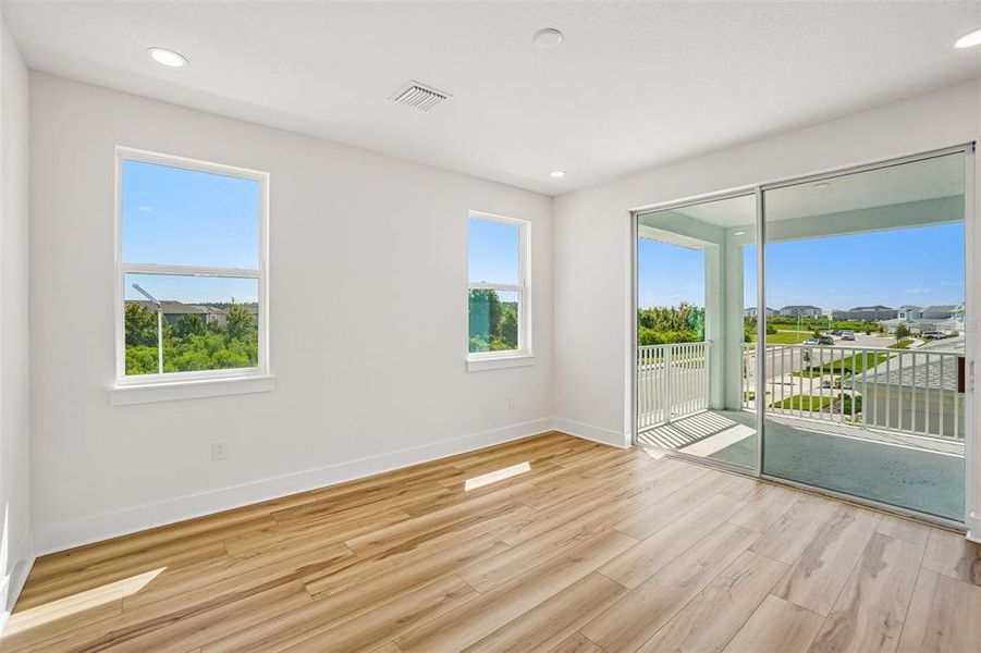 Spacious, unfurnished interior of a new home in Lagoon Residences at Epperson, Wesley Chapel (Image 29).