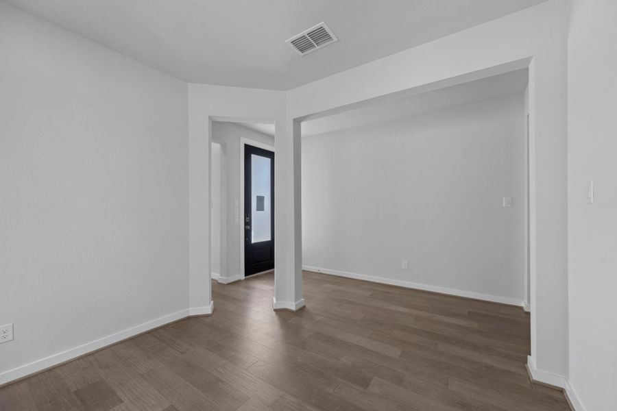 Spacious, unfurnished interior of a new home in Sienna 45', 50', Missouri City (Image 15). Spacious, unfurnished interior of a new home in Sienna 45', 50', Missouri City (Image 15).