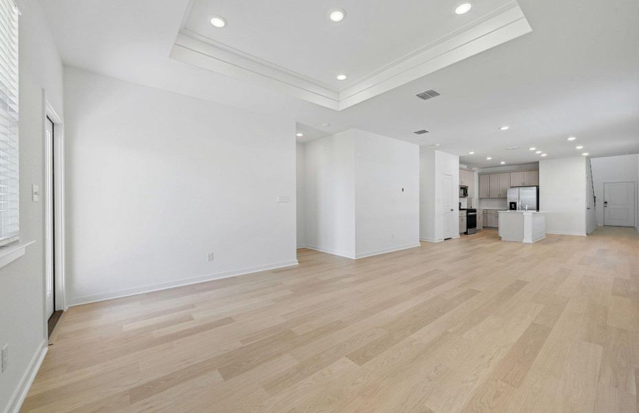 Spacious, unfurnished interior of a new home in Sunfield, Buda (Image 12).