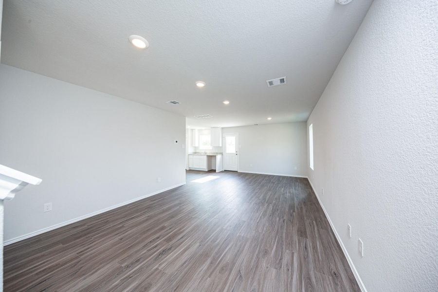 Spacious, unfurnished interior of a new home in Townsend Reserve, Splendora (Image 11).