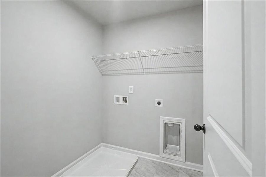 Spacious, unfurnished interior of a new home in Sawmill Creek, Austell (Image 31).