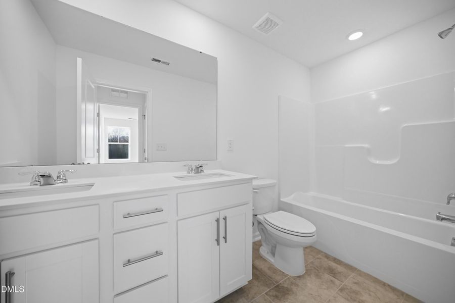 SUN_Everlee_Pic_CarsonII_QMI_230_Bath2_1