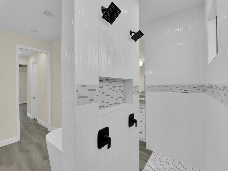 Spacious, unfurnished interior of a new home in , Cape Coral (Image 38).