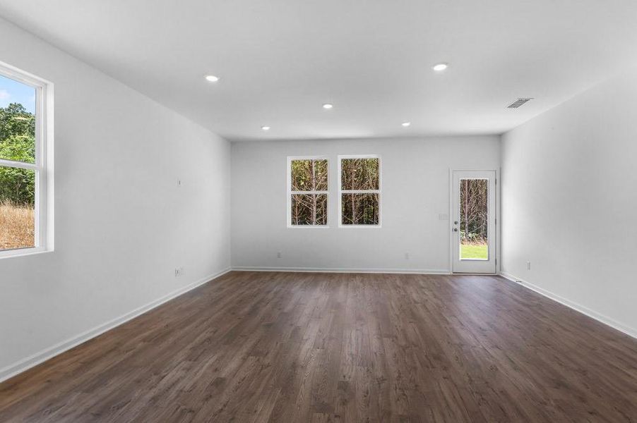 Spacious, unfurnished interior of a new home in Heritage River, Euharlee (Image 14). Spacious, unfurnished interior of a new home in Heritage River, Euharlee (Image 14).