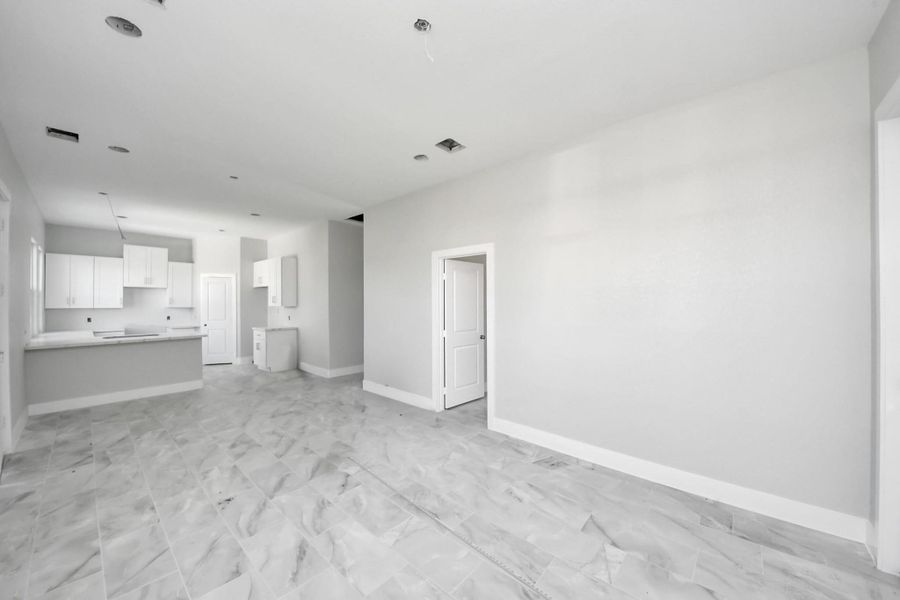 Spacious, unfurnished interior of a new home in , Houston (Image 13).