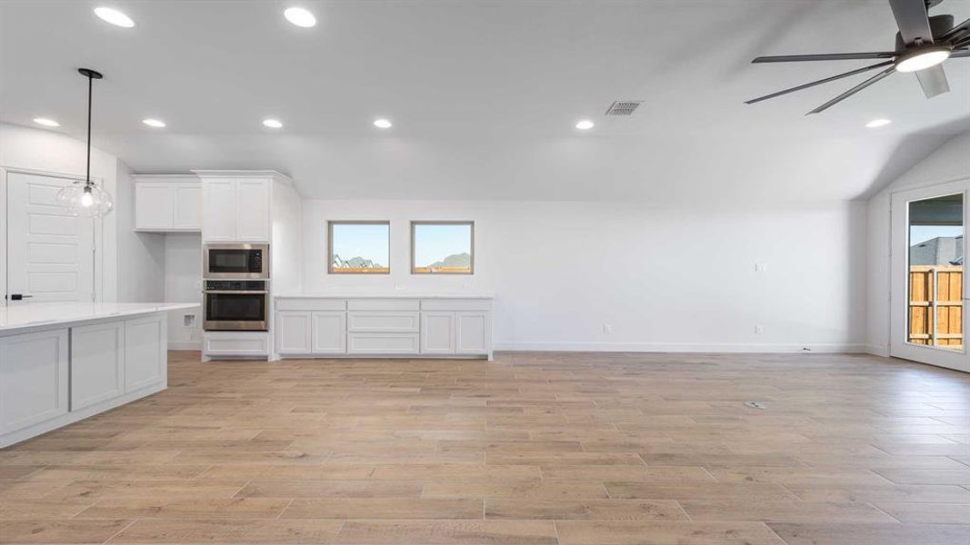 Spacious, unfurnished interior of a new home in Myrtle Creek 60', Waxahachie (Image 14).
