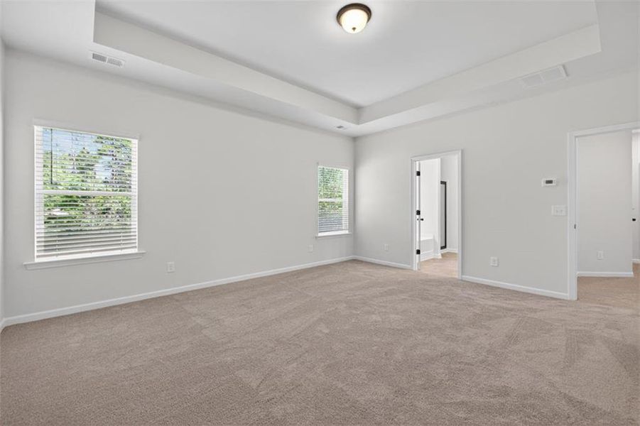 Spacious, unfurnished interior of a new home in Oakmont, Dallas (Image 34).