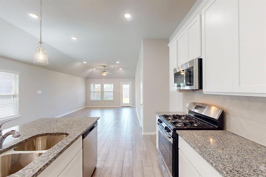 Furnished interior view inside a new home in Elevon, Lavon (Image 11).