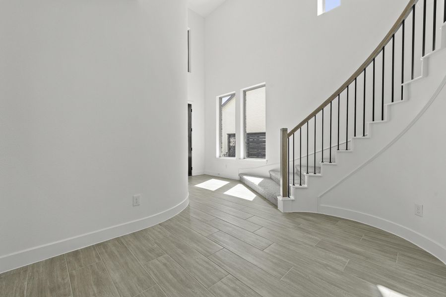 Spacious, unfurnished interior of a new home in Austin Point, Richmond (Image 21).