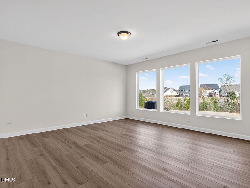 005-1280x960-family-room