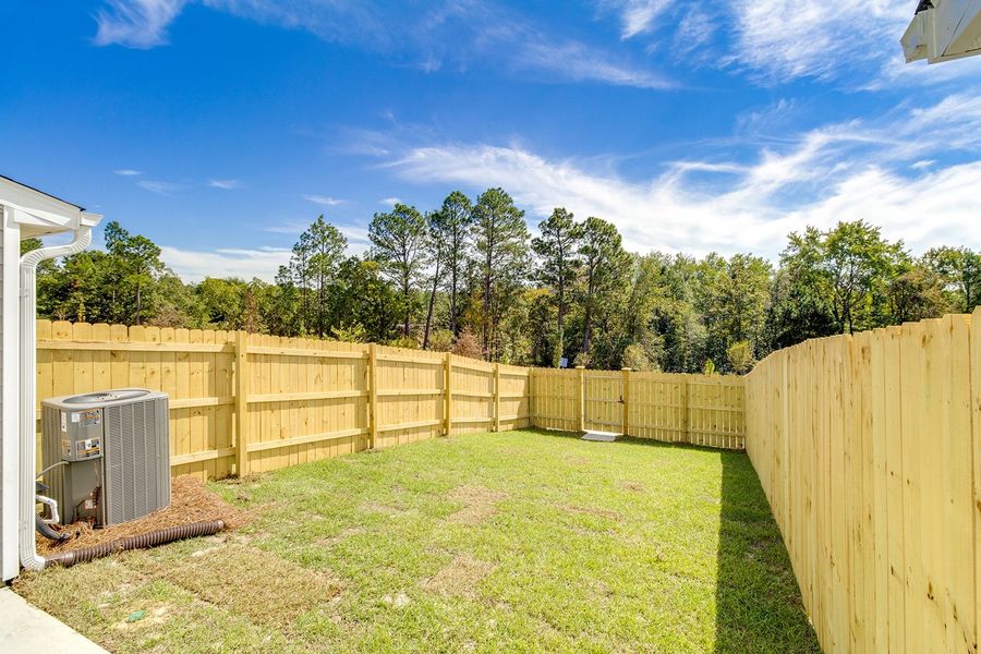 Exterior details and patio area of a home in Astoria, Columbia (Image 18).