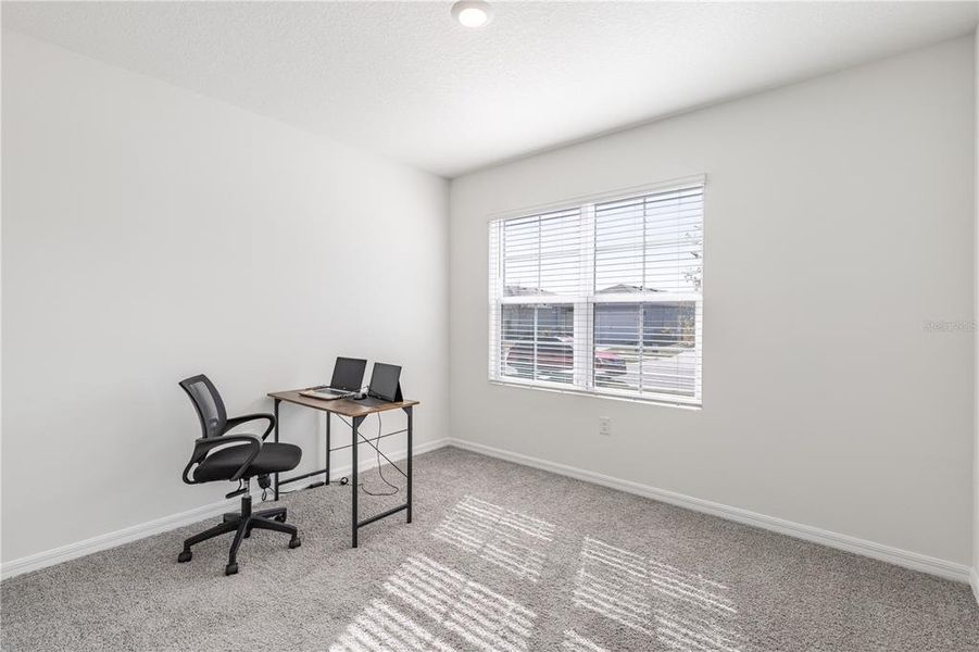 Furnished interior view inside a new home in Magnolia Pointe, Umatilla (Image 10).