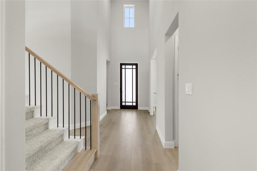 03. 2215 Clairmount - Entry 03. 2215 Clairmount - Entry