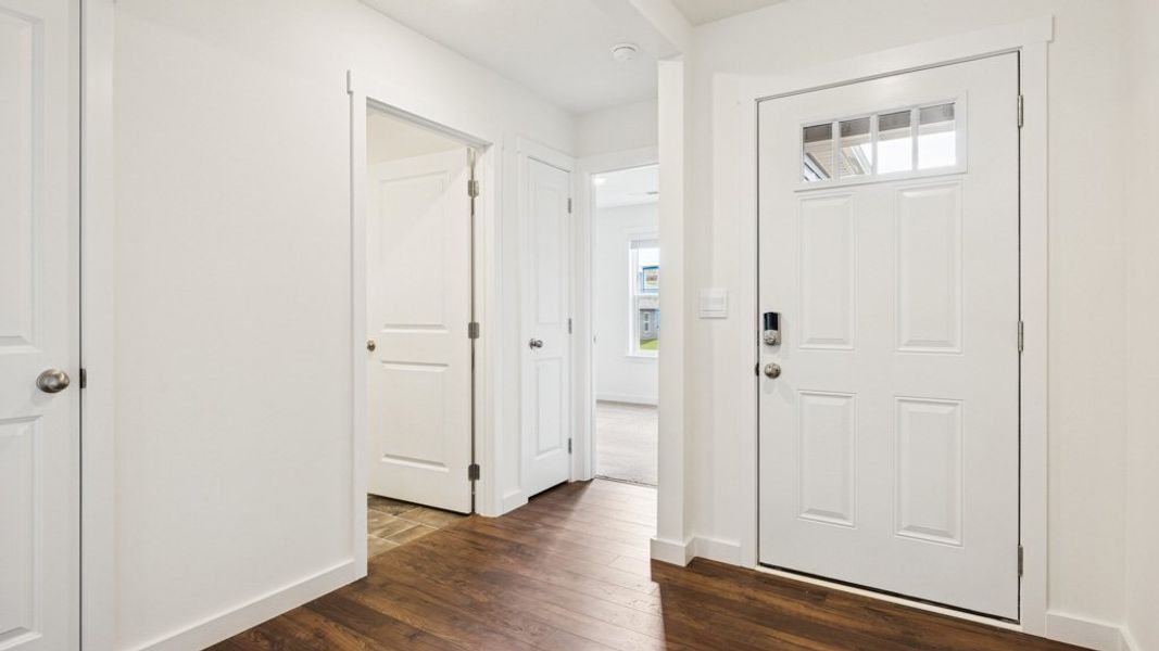 Spacious, unfurnished interior of a new home in Emory Creek, Harriman (Image 18).