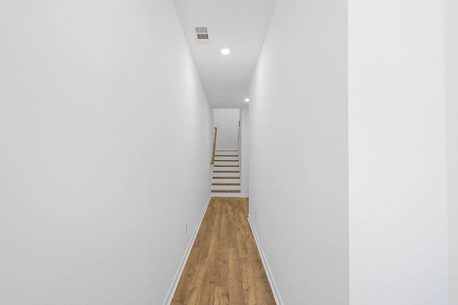 Spacious, unfurnished interior of a new home in Hampton Trace, Marietta (Image 31).