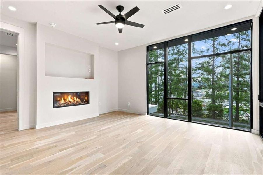 Spacious, unfurnished interior of a new home in , Atlanta (Image 36).