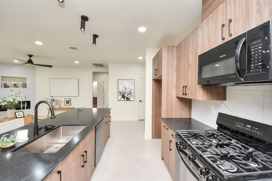 High-performance gas cooktop for the home chef who values precision