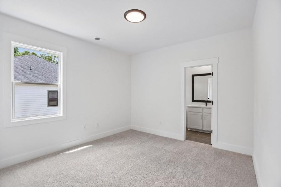 Spacious, unfurnished interior of a new home in , Marietta (Image 39).