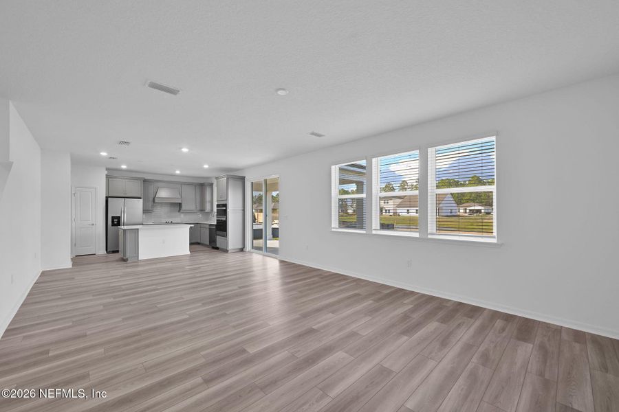 Spacious, unfurnished interior of a new home in Hyland Trail, Green Cove Springs (Image 38).