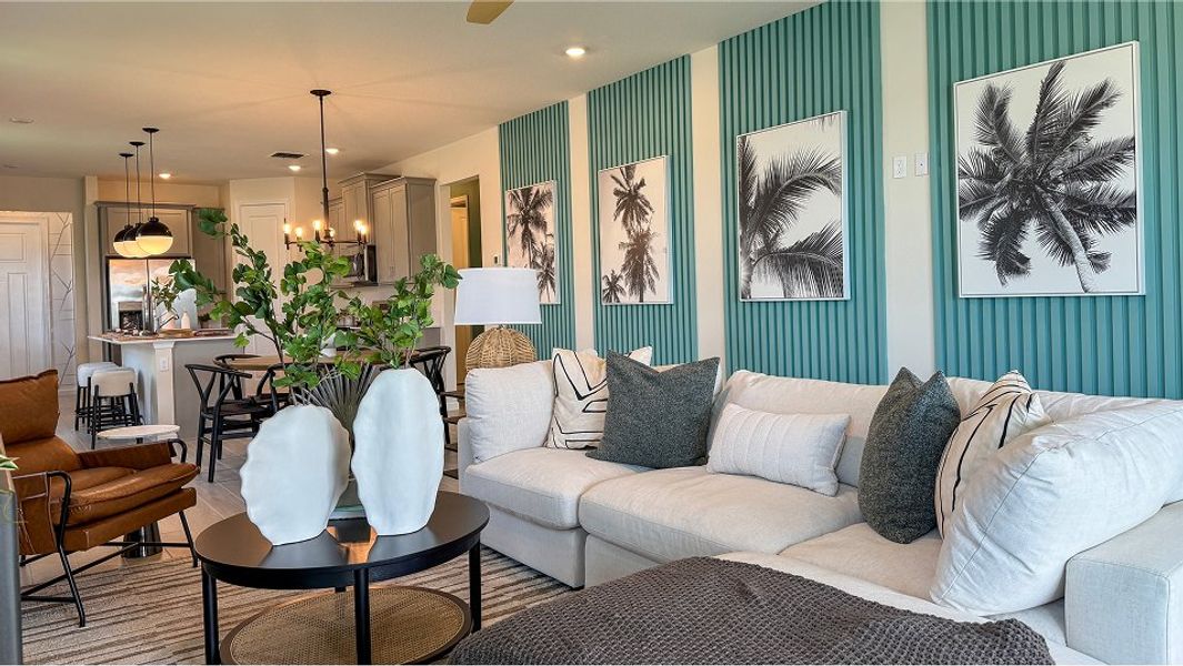 1714 Alexia Family 2of2 F1 5 2 25