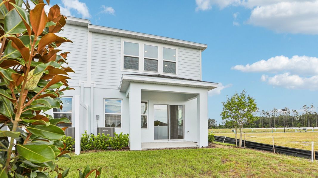 Exterior details and patio area of a home in Twin Oaks, Zephyrhills (Image 27).