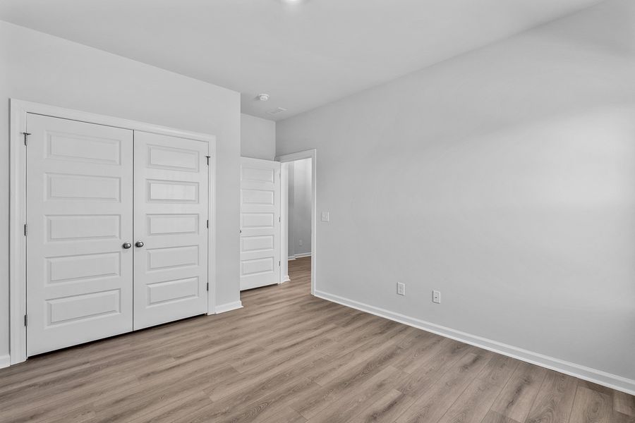 Spacious, unfurnished interior of a new home in Fieldstone, Lexington (Image 32).