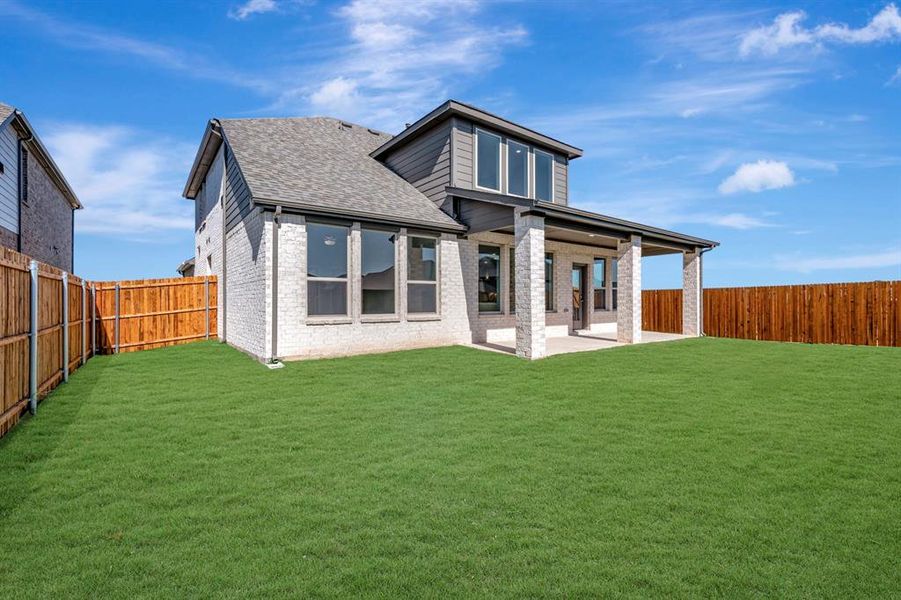 Exterior details and patio area of a home in Sagebrook, Argyle (Image 23).