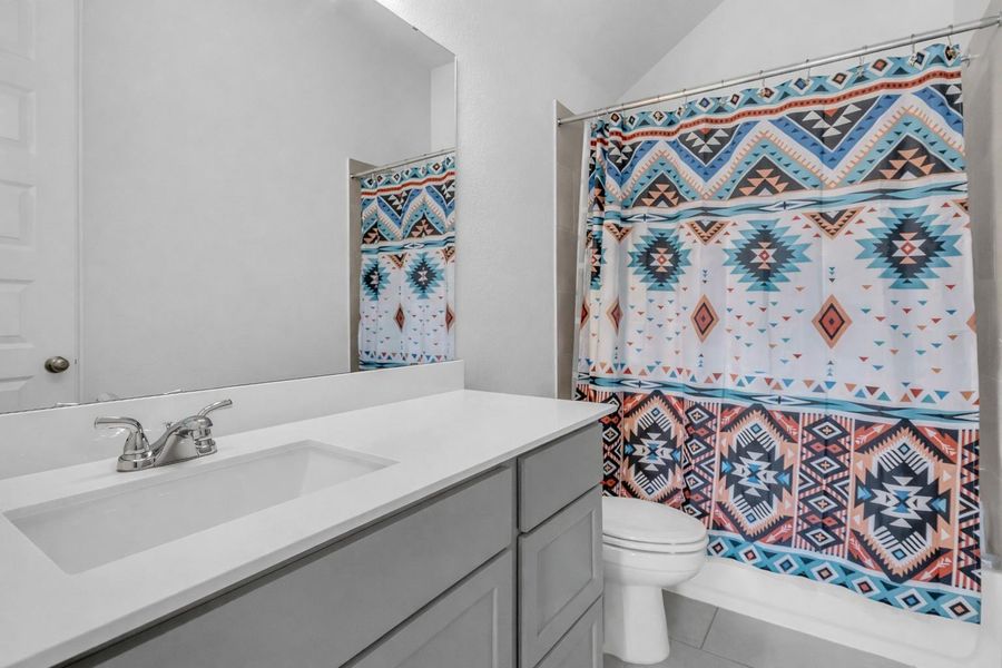 Guest Bedroom with en-suite bath