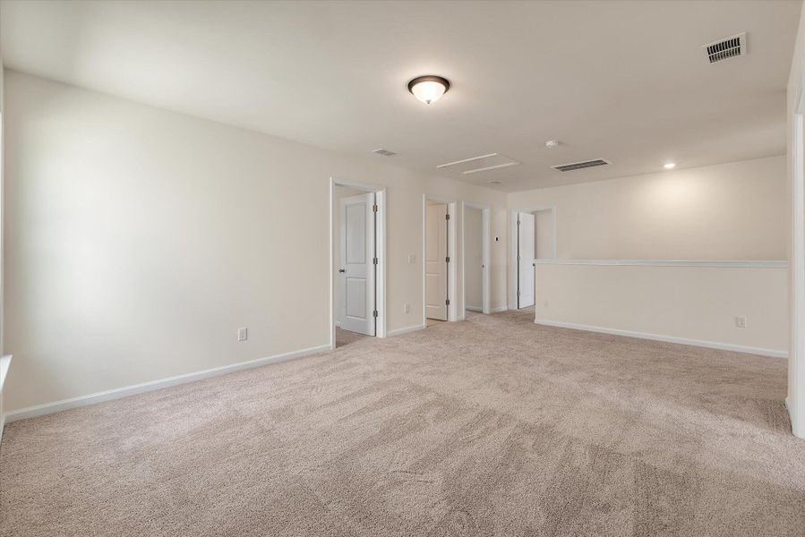 Spacious, unfurnished interior of a new home in Oakley Pointe, Moncks Corner (Image 25).