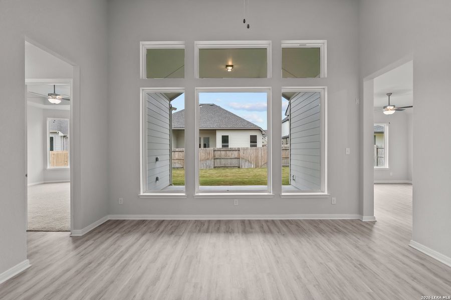 Spacious, unfurnished interior of a new home in Buffalo Crossing, Cibolo (Image 34).