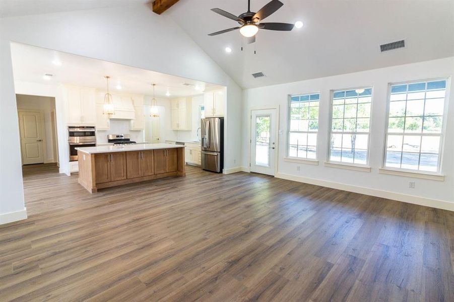 Spacious, unfurnished interior of a new home in , Post Oak Bend City (Image 20).