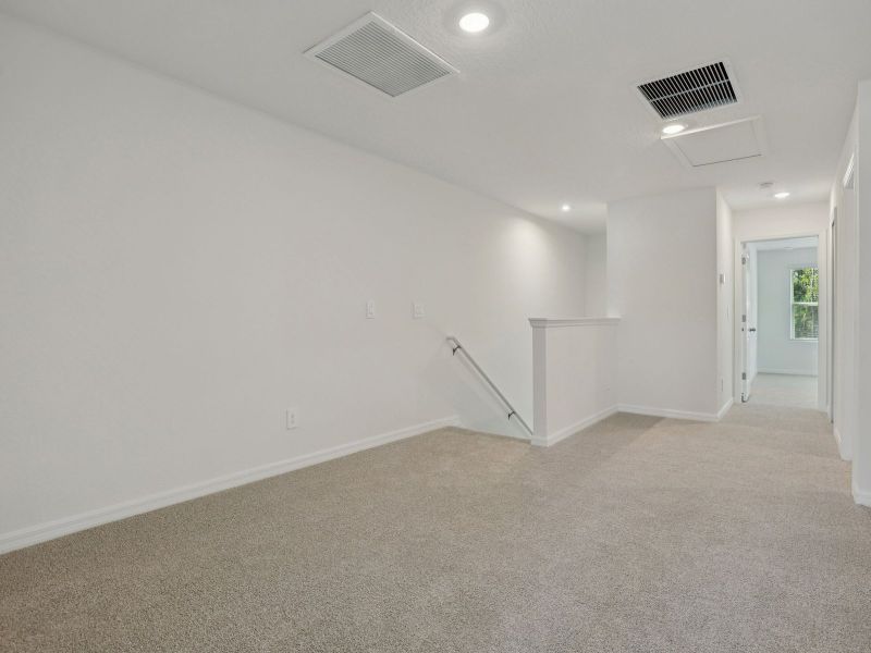 Spacious, unfurnished interior of a new home in Bradford Park, Ormond Beach (Image 12).