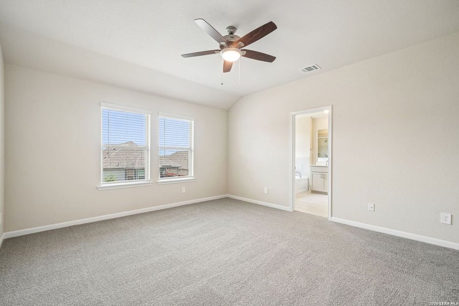 Spacious, unfurnished interior of a new home in Arcadia Ridge - Premier Series, San Antonio (Image 19).