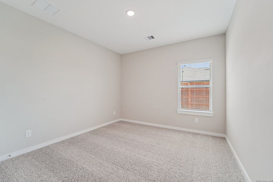 Spacious, unfurnished interior of a new home in Alamo Estates, San Antonio (Image 34).